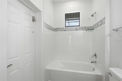 Villa ou maison à vendre à Cape Coral, Floride: 4 chambres, 153.94 m2 № 2398684 - photo 27