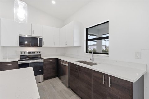 Villa ou maison à vendre à Cape Coral, Floride: 4 chambres, 153.94 m2 № 2398684 - photo 11