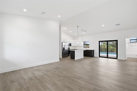 Villa ou maison à vendre à Cape Coral, Floride: 4 chambres, 153.94 m2 № 2398684 - photo 6