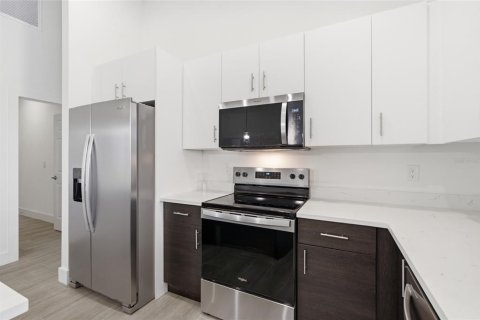 Villa ou maison à vendre à Cape Coral, Floride: 4 chambres, 153.94 m2 № 2398684 - photo 12