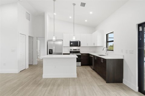 Villa ou maison à vendre à Cape Coral, Floride: 4 chambres, 153.94 m2 № 2398684 - photo 8