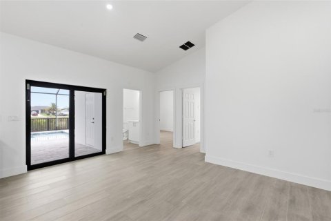 Villa ou maison à vendre à Cape Coral, Floride: 4 chambres, 153.94 m2 № 2398684 - photo 9