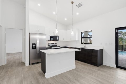 Villa ou maison à vendre à Cape Coral, Floride: 4 chambres, 153.94 m2 № 2398684 - photo 10