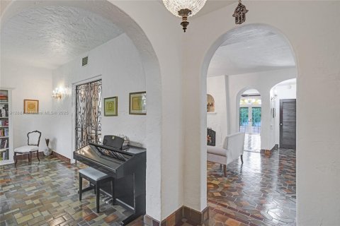 Casa en venta en Miami Beach, Florida, 8 dormitorios, 404.87 m2 № 2019271 - foto 20