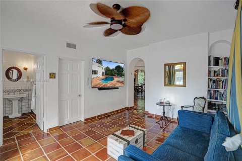 Casa en venta en Miami Beach, Florida, 8 dormitorios, 404.87 m2 № 2019271 - foto 14