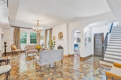 Casa en venta en Miami Beach, Florida, 8 dormitorios, 404.87 m2 № 2019271 - foto 11