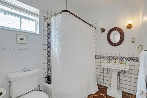 Casa en venta en Miami Beach, Florida, 8 dormitorios, 404.87 m2 № 2019271 - foto 29