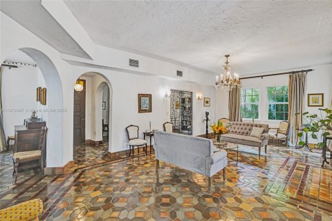 Casa en venta en Miami Beach, Florida, 8 dormitorios, 404.87 m2 № 2019271 - foto 9