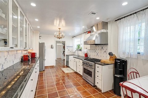 Casa en venta en Miami Beach, Florida, 8 dormitorios, 404.87 m2 № 2019271 - foto 24