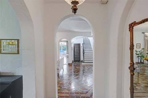 Casa en venta en Miami Beach, Florida, 8 dormitorios, 404.87 m2 № 2019271 - foto 12