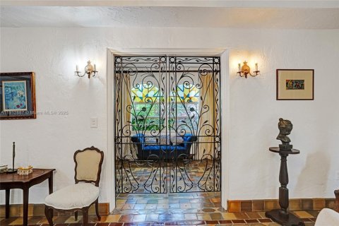 Casa en venta en Miami Beach, Florida, 8 dormitorios, 404.87 m2 № 2019271 - foto 17