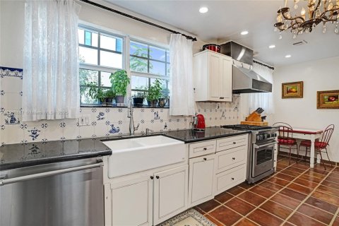 Casa en venta en Miami Beach, Florida, 8 dormitorios, 404.87 m2 № 2019271 - foto 28