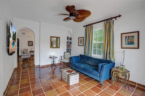 Casa en venta en Miami Beach, Florida, 8 dormitorios, 404.87 m2 № 2019271 - foto 13