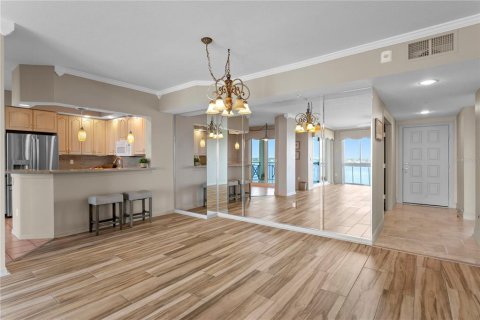 Condo in Saint Petersburg, Florida, 2 bedrooms № 2213417 - photo 17