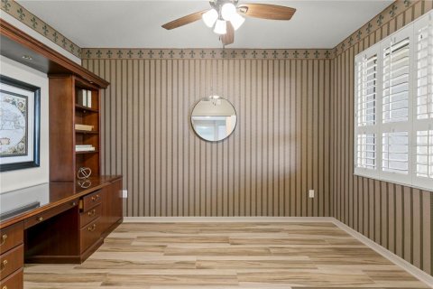 Condo in Saint Petersburg, Florida, 2 bedrooms № 2213417 - photo 30