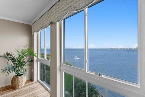 Condo in Saint Petersburg, Florida, 2 bedrooms № 2213417 - photo 16