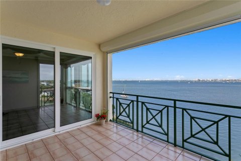 Condo in Saint Petersburg, Florida, 2 bedrooms № 2213417 - photo 3