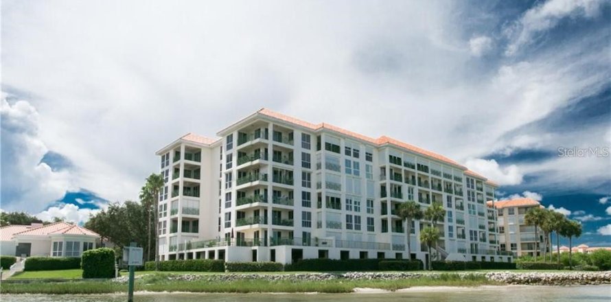 Condo in Saint Petersburg, Florida, 2 bedrooms № 2213417