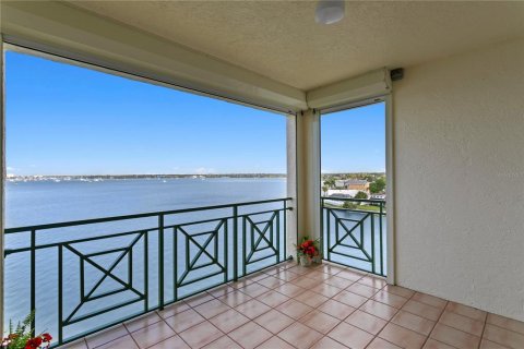 Condo in Saint Petersburg, Florida, 2 bedrooms № 2213417 - photo 5
