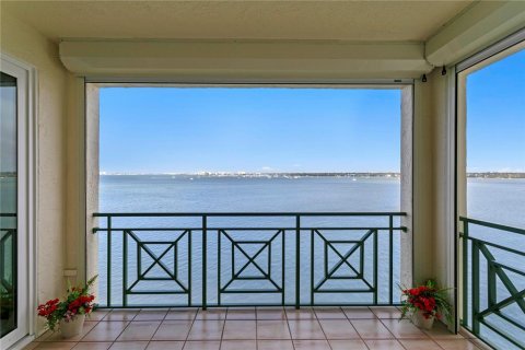 Condo in Saint Petersburg, Florida, 2 bedrooms № 2213417 - photo 4