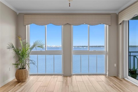 Condo in Saint Petersburg, Florida, 2 bedrooms № 2213417 - photo 15