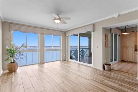 Condo in Saint Petersburg, Florida, 2 bedrooms № 2213417 - photo 14