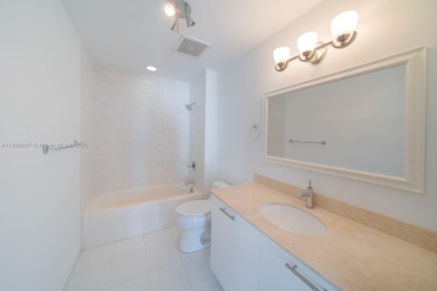 Condo in Miami, Florida, 2 bedrooms № 1954051 - photo 6