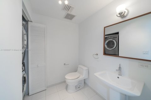 Condo in Miami, Florida, 2 bedrooms № 1954051 - photo 4