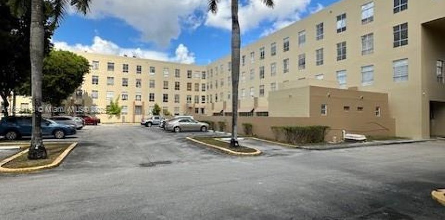 Condo à Hialeah, Floride, 1 chambre  № 1946064