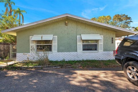 Immobilier commercial à vendre à Largo, Floride: 5 chambres, 171.5 m2 № 2101458 - photo 2