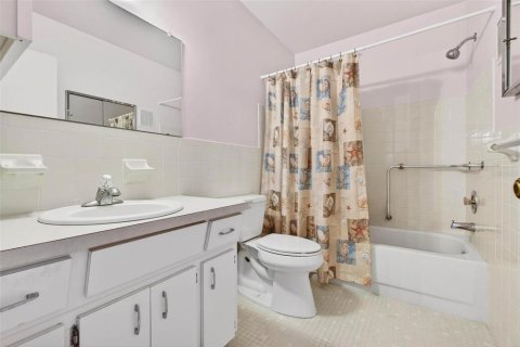 Condo in Clearwater, Florida, 2 bedrooms  № 2155830 - photo 18