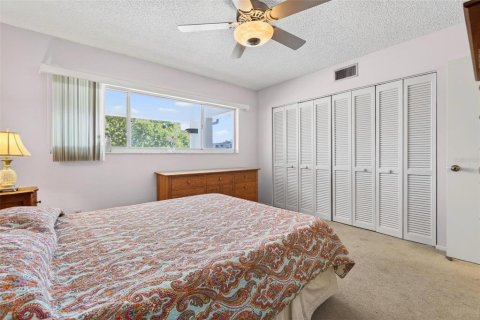 Condo in Clearwater, Florida, 2 bedrooms  № 2155830 - photo 17