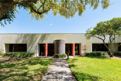 Immobilier commercial à Tampa, Floride 2810.85 m2 № 2135752
