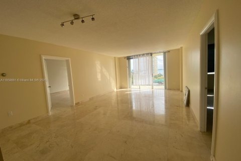 Copropriété à vendre à Miami, Floride: 2 chambres, 125.7 m2 № 1888340 - photo 9