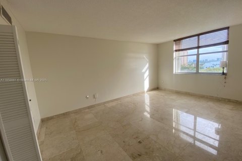 Copropriété à vendre à Miami, Floride: 2 chambres, 125.7 m2 № 1888340 - photo 17