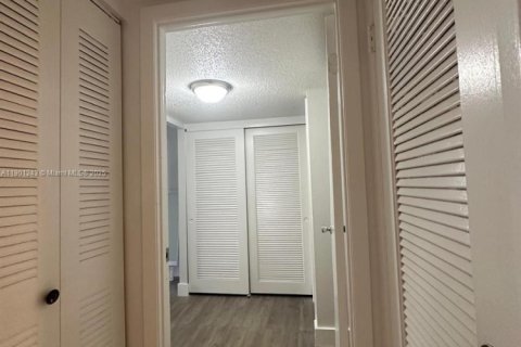 Снять в аренду кондоминиум в Хайалиа, Флорида 1 спальня, 82.03м2, № 2081721 - фото 7