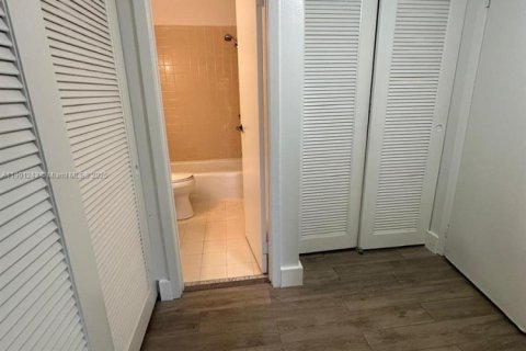Снять в аренду кондоминиум в Хайалиа, Флорида 1 спальня, 82.03м2, № 2081721 - фото 6