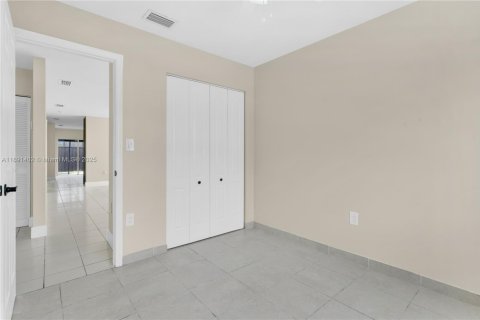 Casa en alquiler en Miami, Florida, 3 dormitorios, 116.31 m2 № 2041292 - foto 18