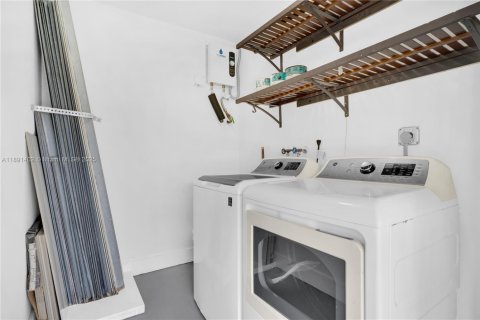 Casa en alquiler en Miami, Florida, 3 dormitorios, 116.31 m2 № 2041292 - foto 26