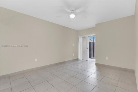 Casa en alquiler en Miami, Florida, 3 dormitorios, 116.31 m2 № 2041292 - foto 22