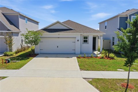 House in Saint Cloud, Florida 3 bedrooms, 155.43 sq.m. № 2105222
