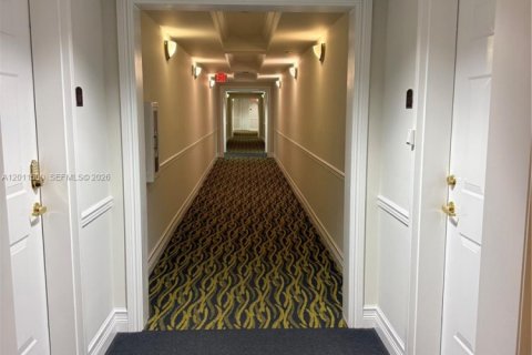 Condominio en venta en Coral Gables, Florida, 2 dormitorios, 90.12 m2 № 2074687 - foto 9