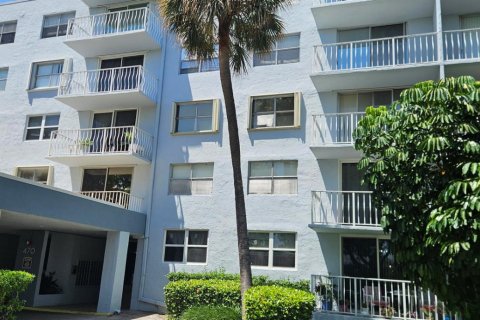 Condo in West Palm Beach, Florida, 1 bedroom  № 2242314 - photo 5