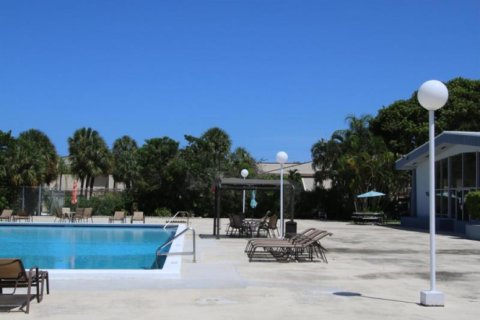 Condo in West Palm Beach, Florida, 1 bedroom  № 2242314 - photo 2