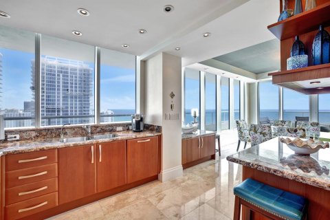 Condo in Fort Lauderdale, Florida, 4 bedrooms  № 2334359 - photo 30