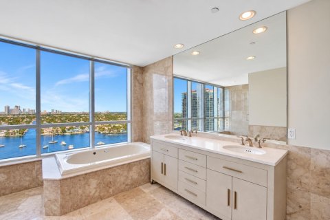 Condo in Fort Lauderdale, Florida, 4 bedrooms  № 2334359 - photo 20