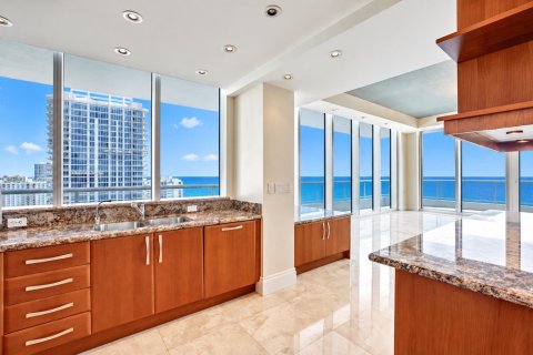 Condo in Fort Lauderdale, Florida, 4 bedrooms  № 2334359 - photo 5