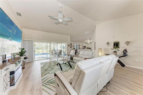 House in Rotonda, Florida 3 bedrooms, 172.98 sq.m. № 1557953 - photo 8