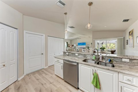 House in Rotonda, Florida 3 bedrooms, 172.98 sq.m. № 1557953 - photo 14