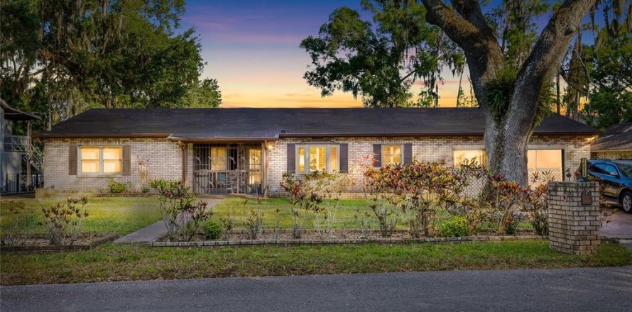 Villa ou maison à Odessa, Floride 3 chambres, 242.47 m2 № 2148112